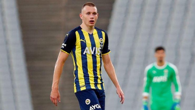Sarı Lacivertli takımın Macar stoper Attila Szalai için Chelsea ile anlaştığı iddia edilirken, 3 yıldız ismin Fenerbahçe'ye imza atacağı öne sürüldü.