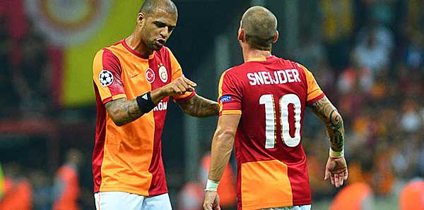 Galatasaray'da Melo ve Sneijder defteri kapandı !
