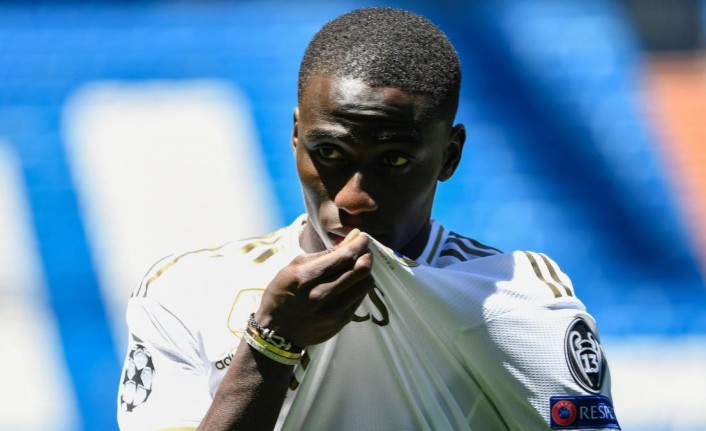 Real Madrid Yeni Transferini Tanıttı!