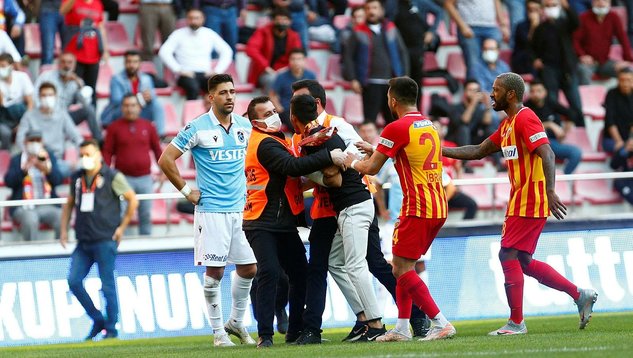 Kayserispor - Trabzonspor maçında skandal! Bakasetas'a...